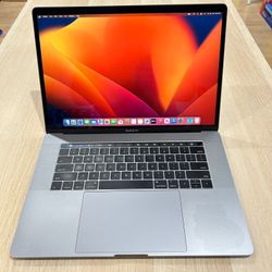 Apple MacBook Pro 15” 2017 TouchBar 3.1GHz Intel i7 16GB RAM 500GB SSD Radeon Pro 560 Graphics!!!
