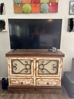 Entertainment center