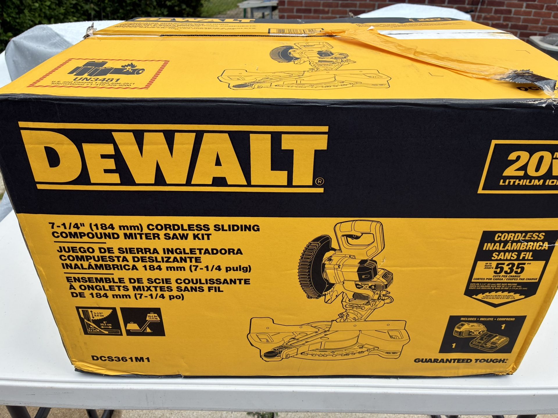 New DEWALT 20V MAX Cordless 7-1/4 in. Sliding Miter Saw (tool only) with battery charger