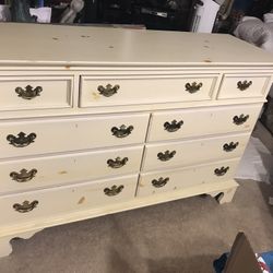 Beautiful 9 Drawer Dresser Only $100. Wow 