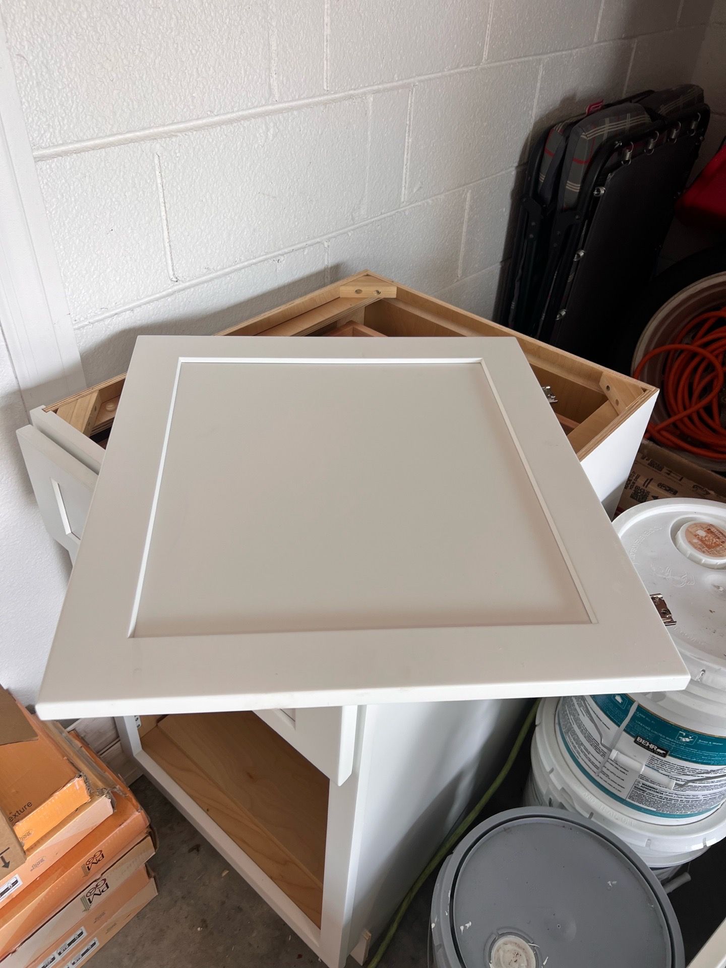 White shaker