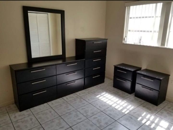 Dresser With Mirror, Chest And Two Nightstands 🌌 Comoda Con Espejo, Gavetero Y Dos Mesitas De Noche 🌌