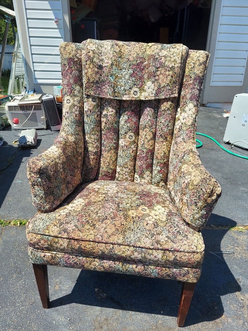 Antique Chair 💺  Vintage Collectibles 