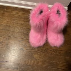 A Beautiful, Warm, Pink , Size 7.5 , Almost New Only $15 (NO SHIPPING)