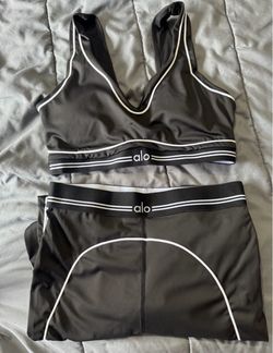 Alo Yoga Sports Bra and legging Set