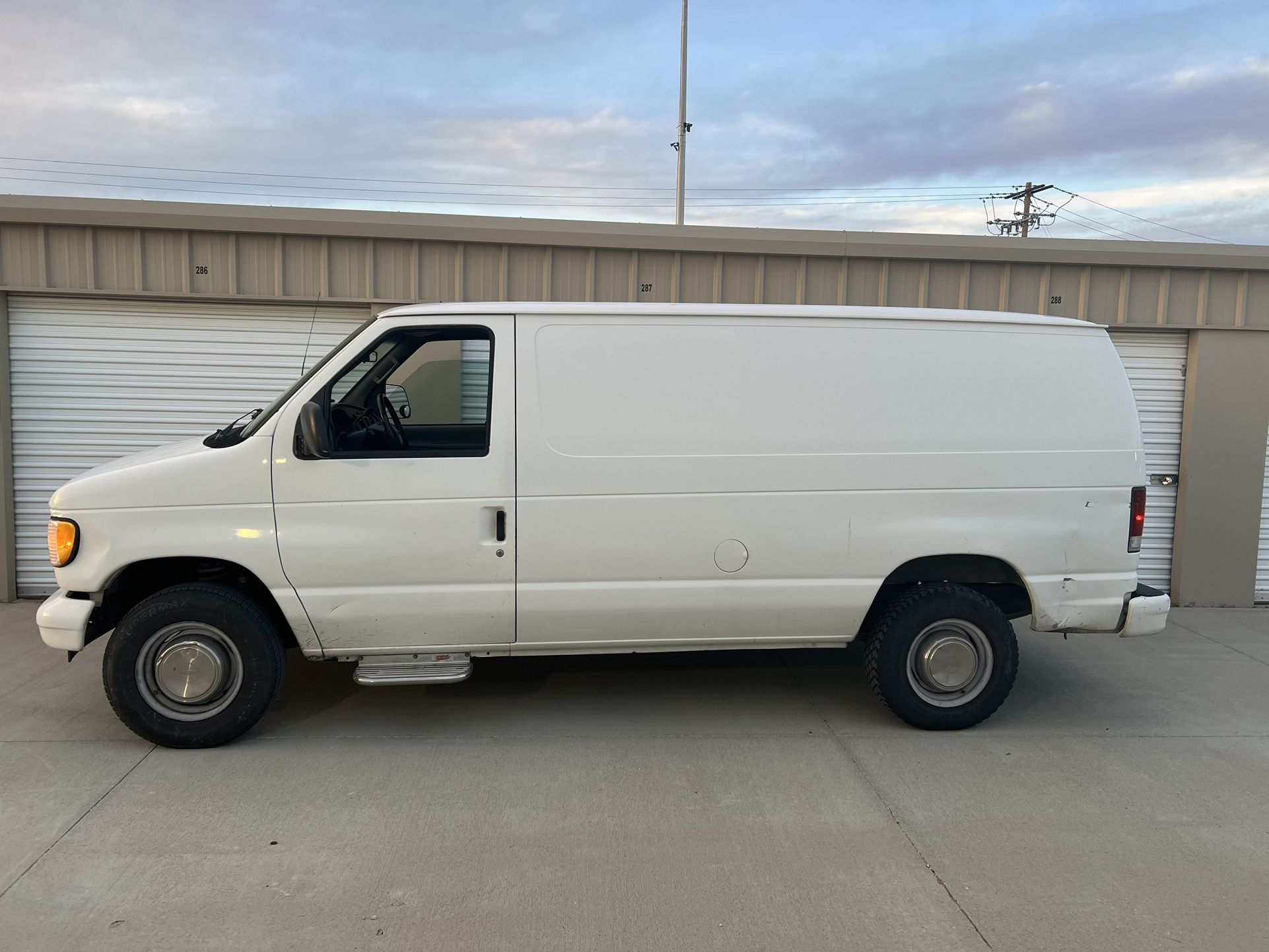 2001 Ford Cargo Van 135k miles for Sale in Beverly Hills, CA OfferUp