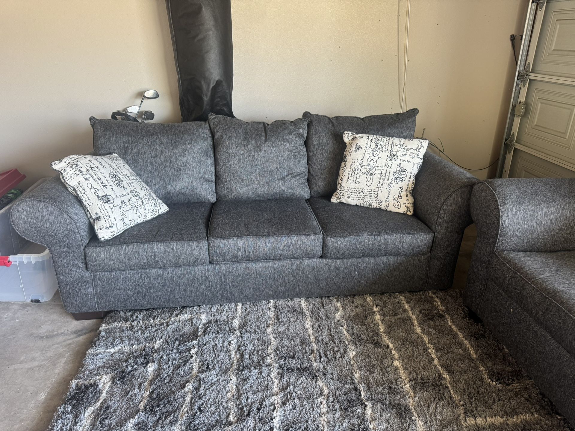 Living Room For Sale In Good Condition
