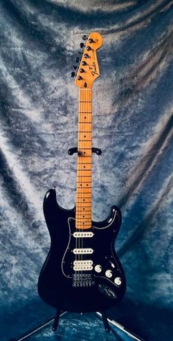 Fender Player Stratocaster HSS MIM - Gloss Black w/ Vintage Tweed Hardshell Case