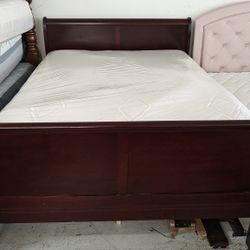 Queen Size Mattress And Box Spring With Bed Frame 🚚 Free Delivery 🚚
