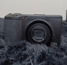 RICOH GR DIGITAL II Compact Digital Camera Point-and-Shoot