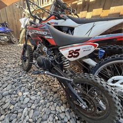 apollo  extreme 125cc pit bike 