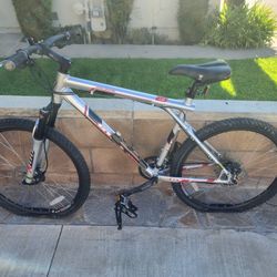 GT MOUNTAIN BIKE