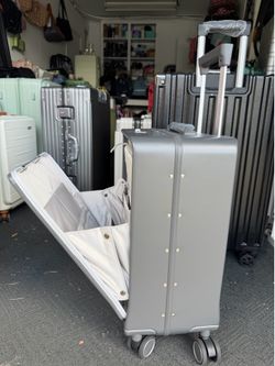 Aluminum frame with laptop