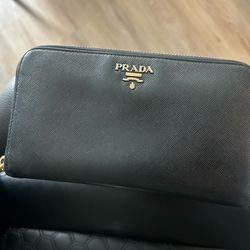 Women’s Prada wallet