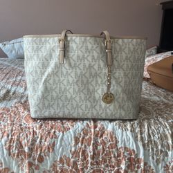 Micheal Kors Hand Bag 