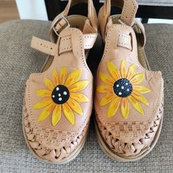 Beautiful Mexican huarache-style shoes
