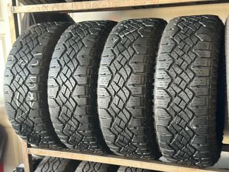 SET OF TIRE 265 65 17 MICHELIN 85% LIFE