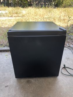 Hisense mini fridge