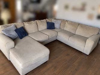Large sectional counch