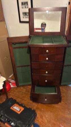 Dresser jewelry box