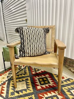 Mid-Century Modern Woven Cane & Solid Wood Accent Chair – Lounge or Living Room