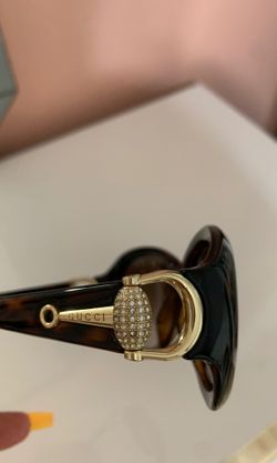 Guccis sunglasses