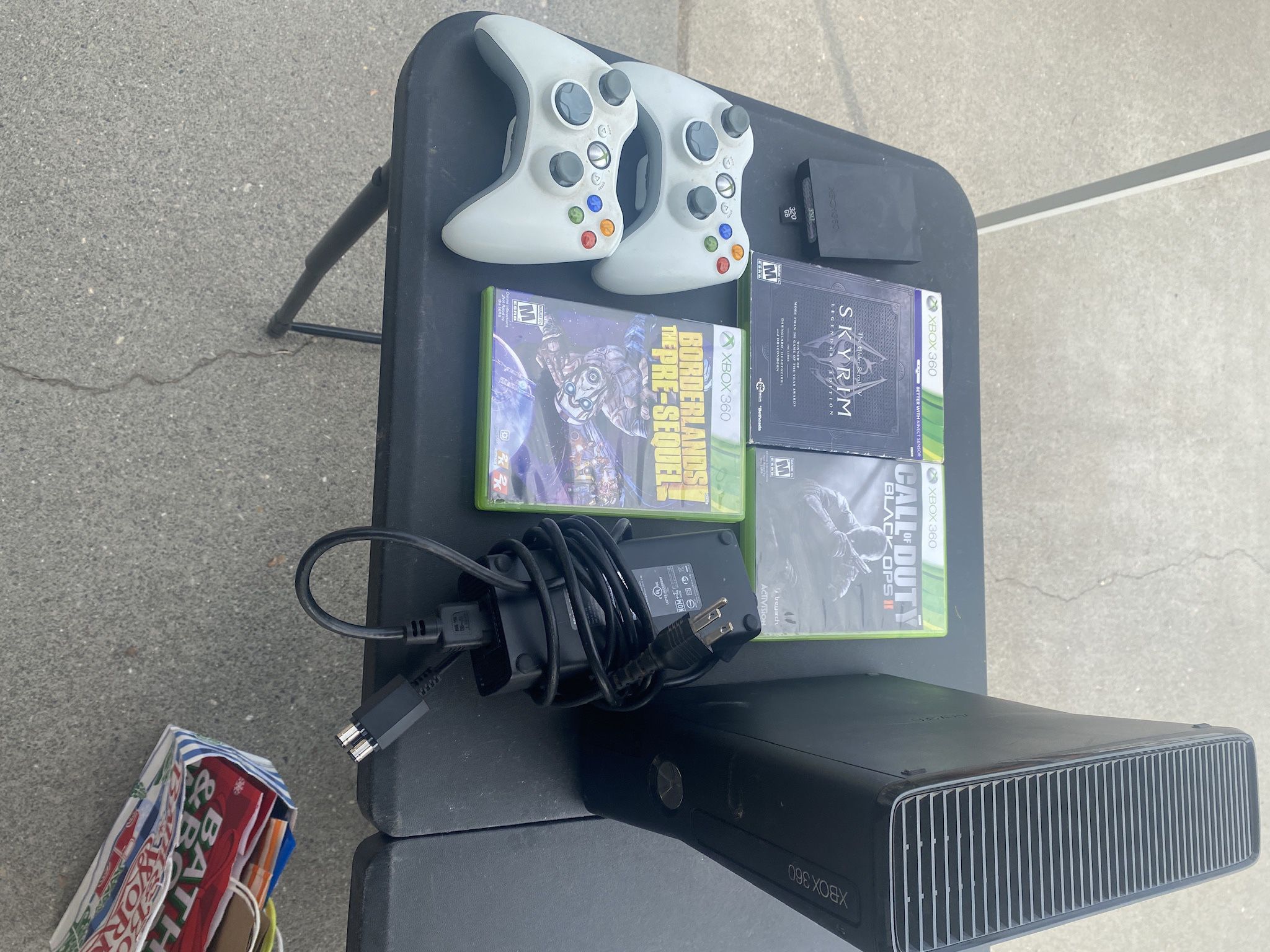 Xbox 360 + Power Cord + 2 Controllers + 3 Games