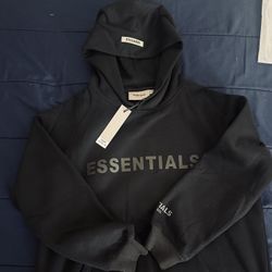 Essential Pullover Hoodie 