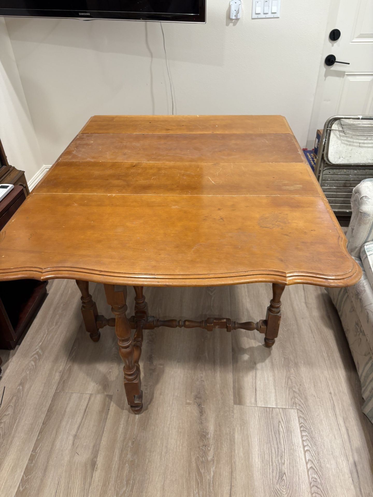 Table Drop leaf-expanding