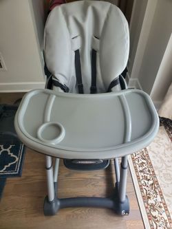 Graco 6-in-1 Convertible High Chair with Booster Seat + 3 Trays – Very Good Condition