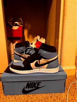 Size 9 Men’s Jordan 1 High Retro UNC
