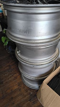 2017-2018 OEM 18 inch Cadillac rims