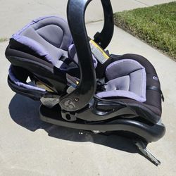 Baby Trend Carseat And Base And Stroller