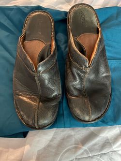 Letter size 9, very comfortable non-slippery Leather size 9, very comfortable non-slippery