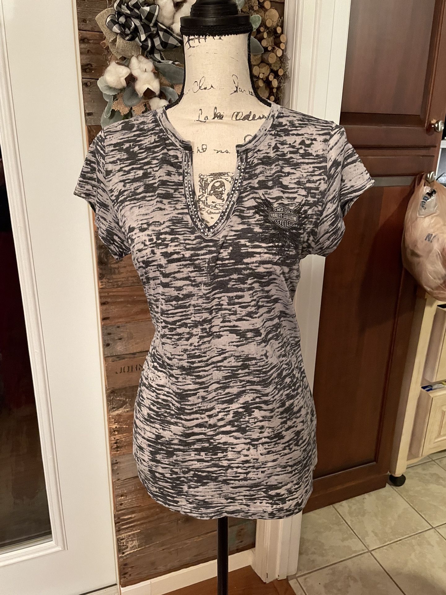 HD Ladiers V Neck Sequined Tee