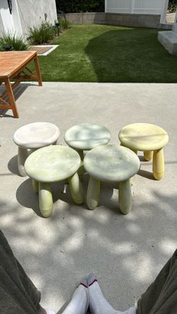 Little Kids Chairs - Free (Hollywood)