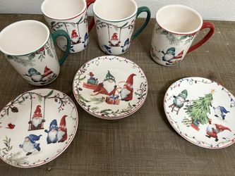 Christmas Gnome Set Of 4 Mugs & Cookie Plates. Excellent Condition 