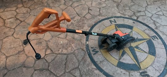 BLACK+DECKER 7.5 in. 12 Amp Corded Electric 2-in-1 Lawn Edger & Trencher