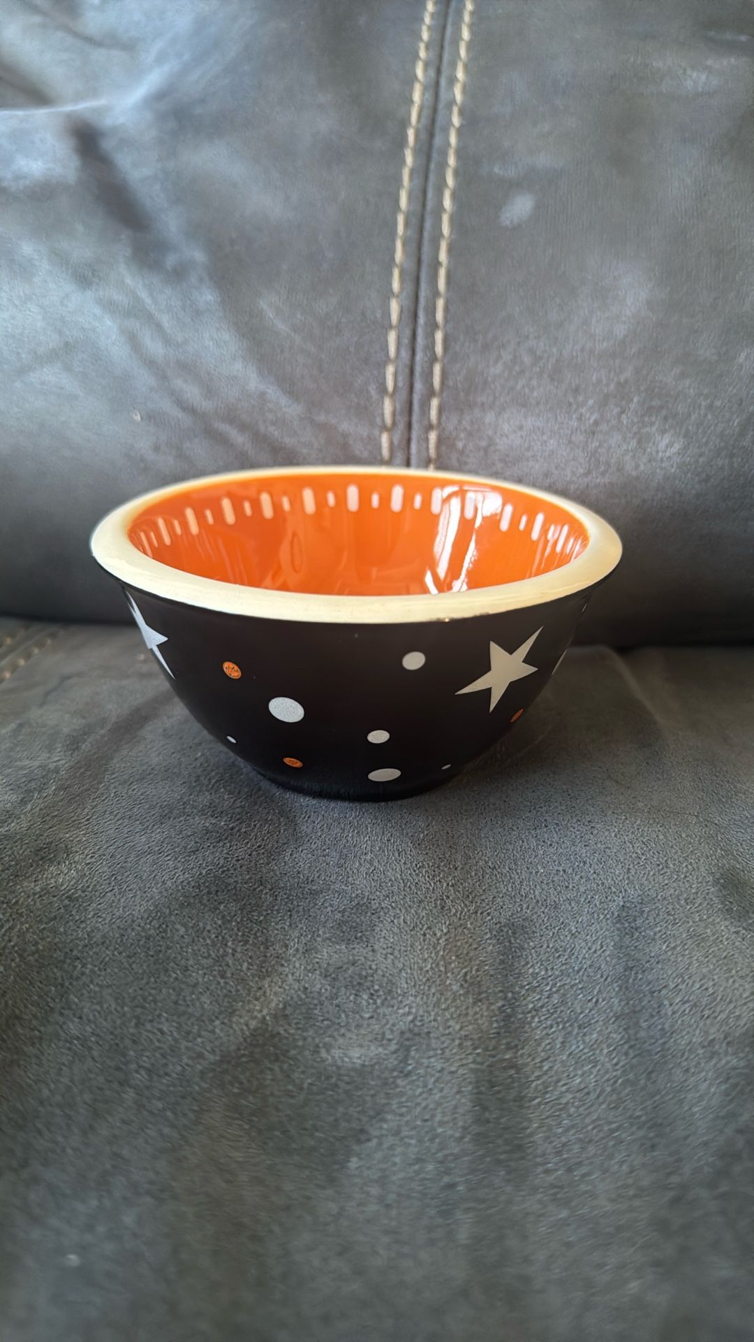 New Without Tags Small Terramoto Ceramic Black Orange White Halloween Holiday Stars Dots Bowl Dish Decoration