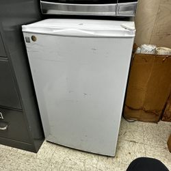 Mini Refrigerator   Fridge