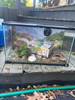 Reptile cage used good condition 20X10 inches