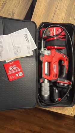 Milwaukee M18 Cordless Grease Gun Kit