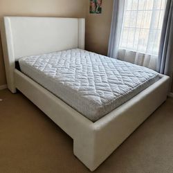 Boucle queen platform bed