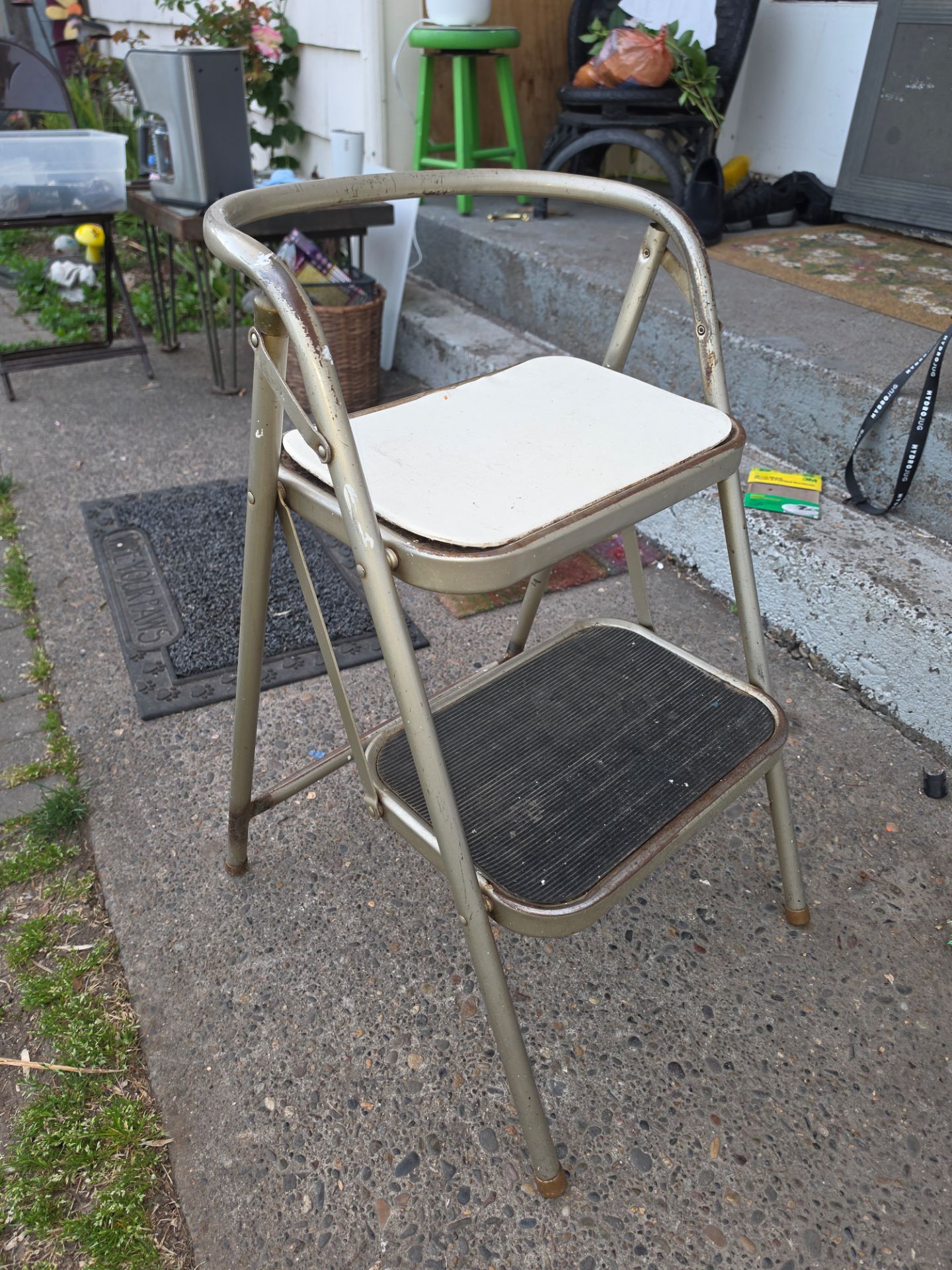 Vintage Metal Step Stool / Kitchen Helper Chair – Foldable