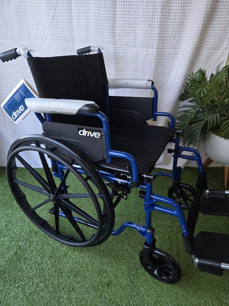 Drive Medical Blue Streak Wheelchair with Flip Back Desk Arms, Swing Away Footrests,FoldingDesk Length Arms, Silla De Ruedas
