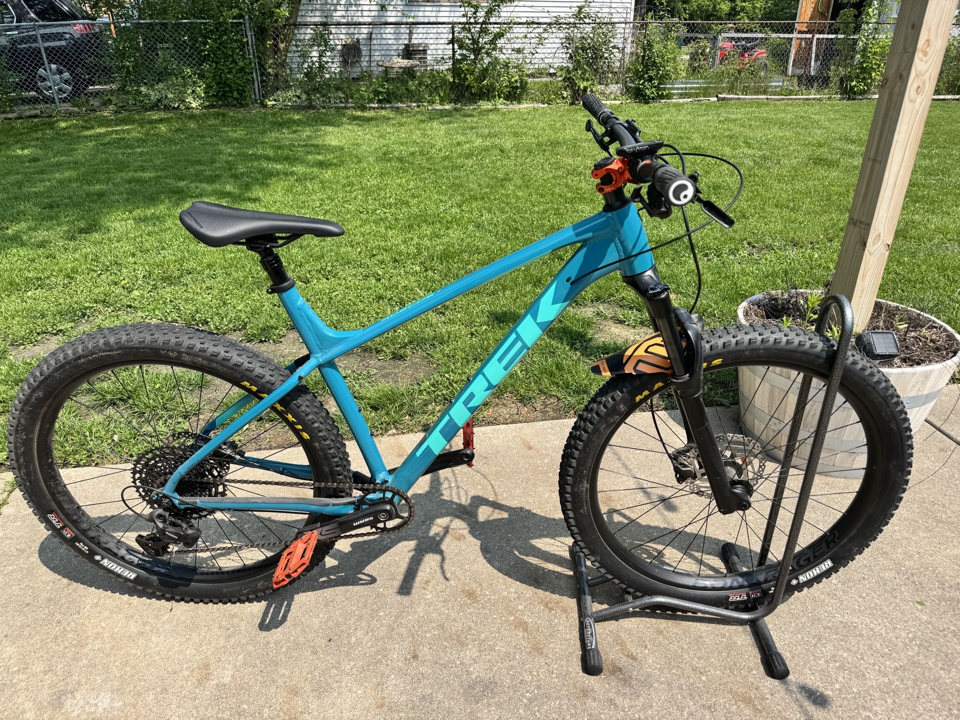 Trek Roscoe 7 (RaceFace and Bontrager Upgrades) XL Frame