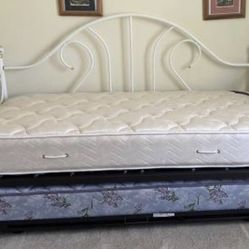 White Metal Daybed And Twin Mattress 