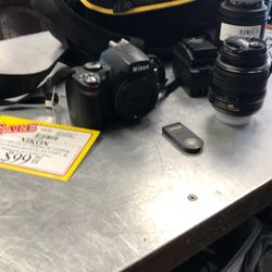 1003 Nikon D40 6.1mp Dslr Camera W/ 2xLenses, Battery, & Charger In Soft Carry Bag 559355