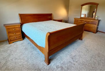 King size bedroom set - manufactured by Stanley
