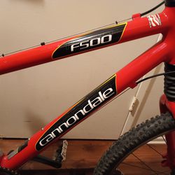 Red Cannondale F500 Mountain Bike